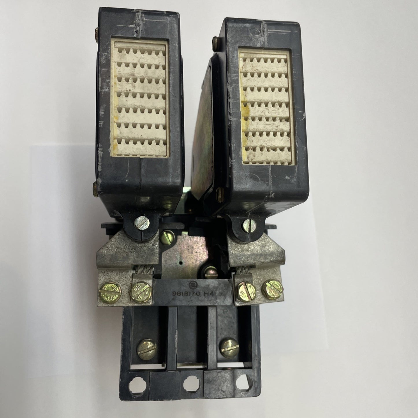 General Electric DS303A-3C01GXA002 DC Contactor 600V 230/250V Coil 100A