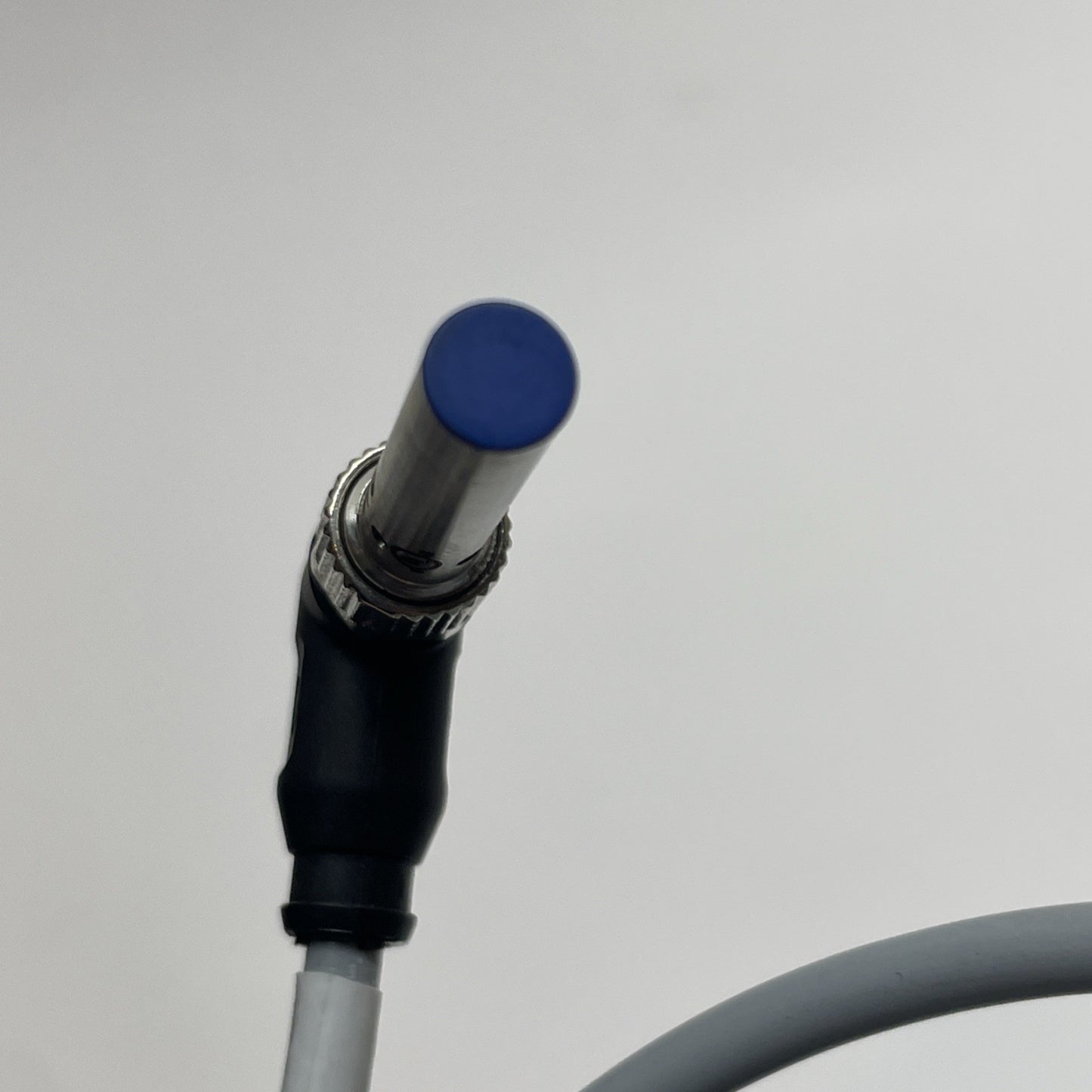 AHS-AP-3F Inductive Proximity Sensor + 7000-08081-2100500 Cable + Mount