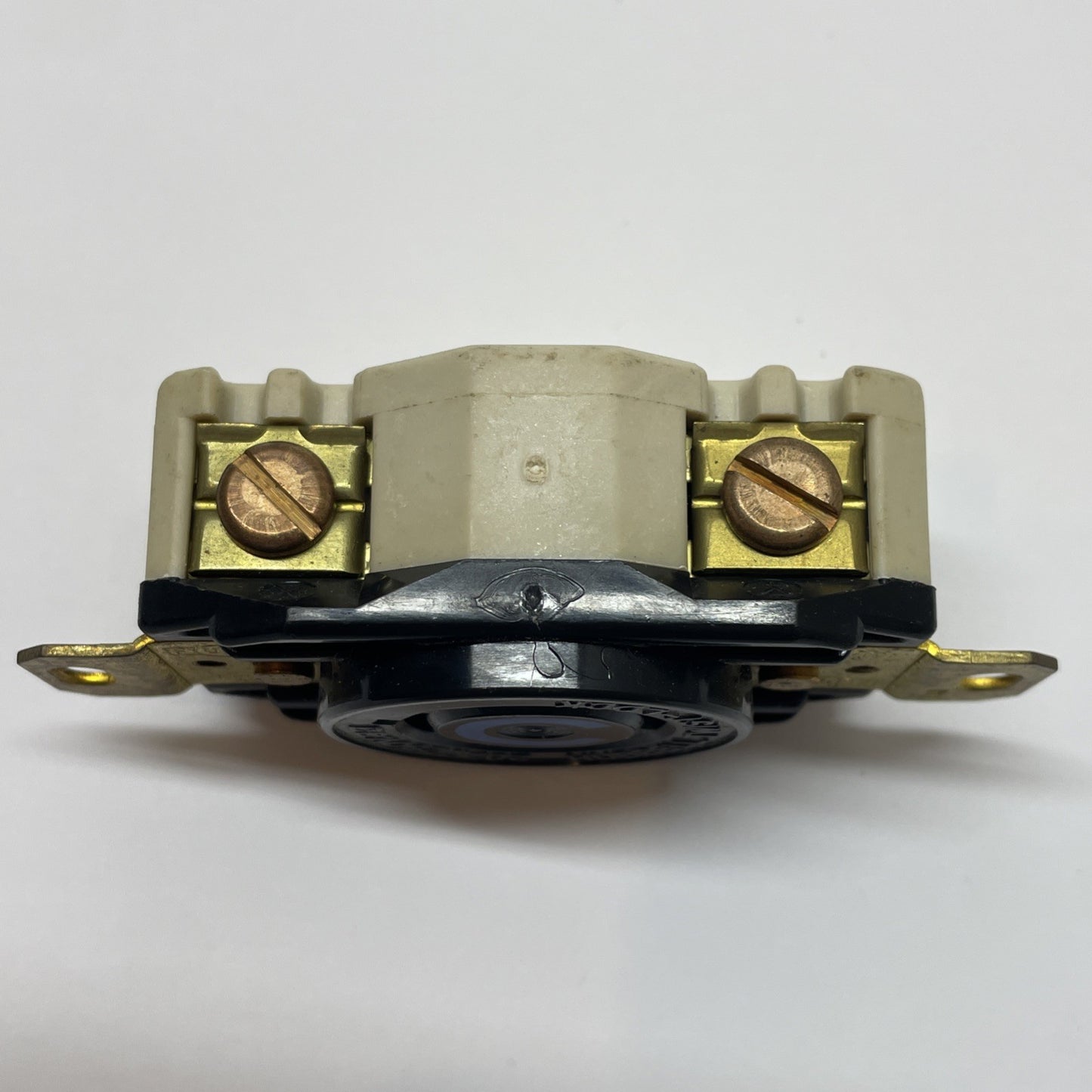HUBBELL TWIST-LOCK RECEPTACLE 20A 250V 3 Pole 4 Wire