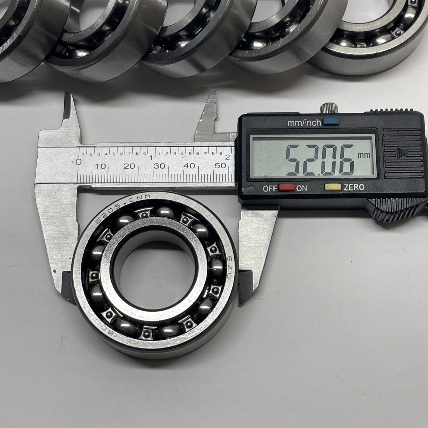 NEW 6205.CNM Deep Groove Ball Bearing 25x52x15 Radial Bearing (LOT OF 6)