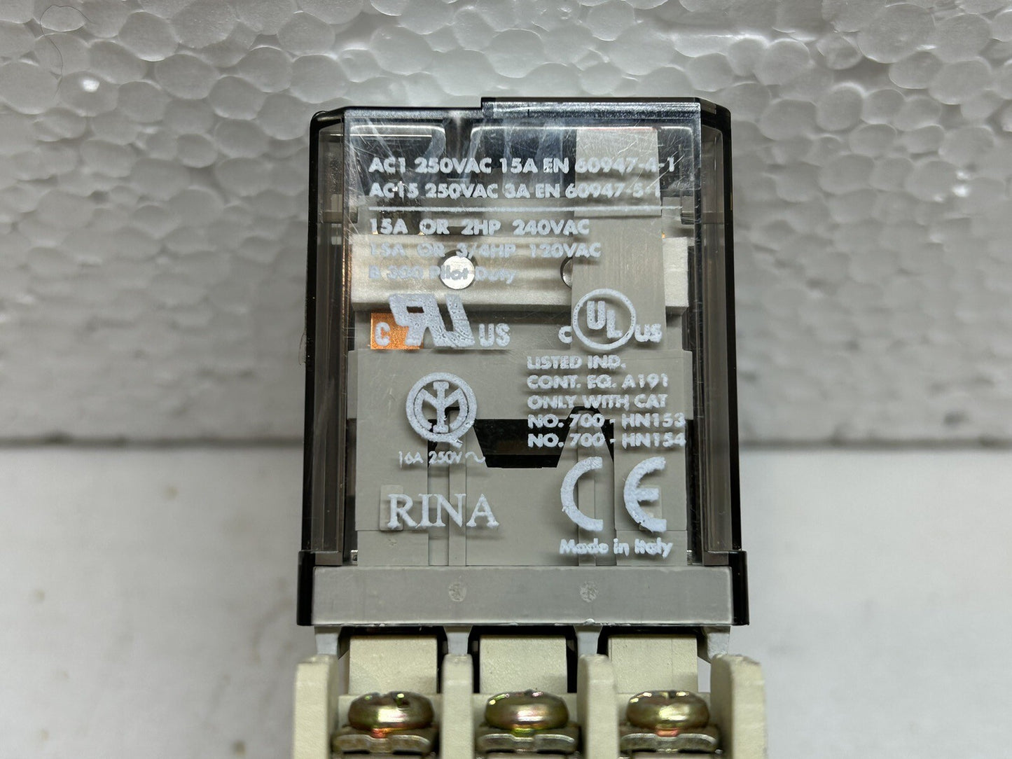 ALLEN BRADLEY / 700-HB32A1-4 RELAY SER D / WITH 700-HN154 SER A SOCKET BASE