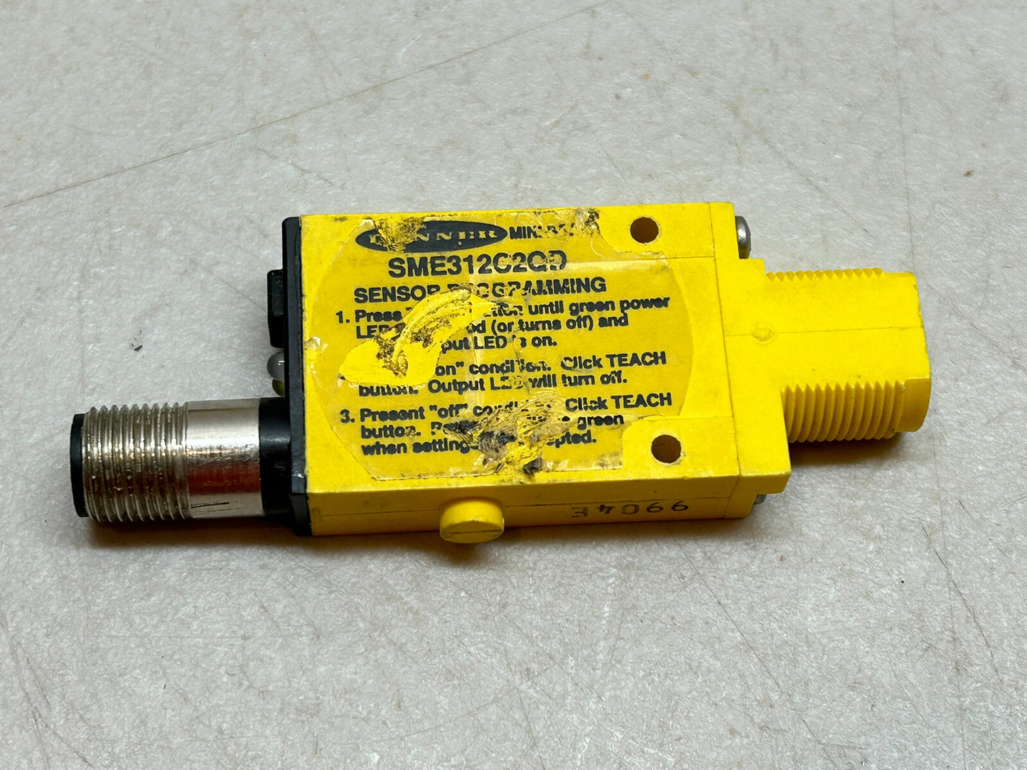 BANNER SME312C2QD / 56953 MINI-BEAM SENSOR / USED AS SAMPLE ONLY