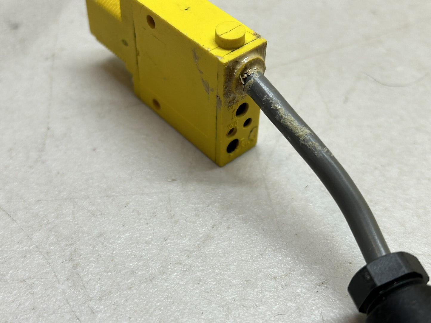 BANNER SM312D / 25619 MINI-BEAM SENSOR TO 4-PIN CIRCULAR CONNECTOR