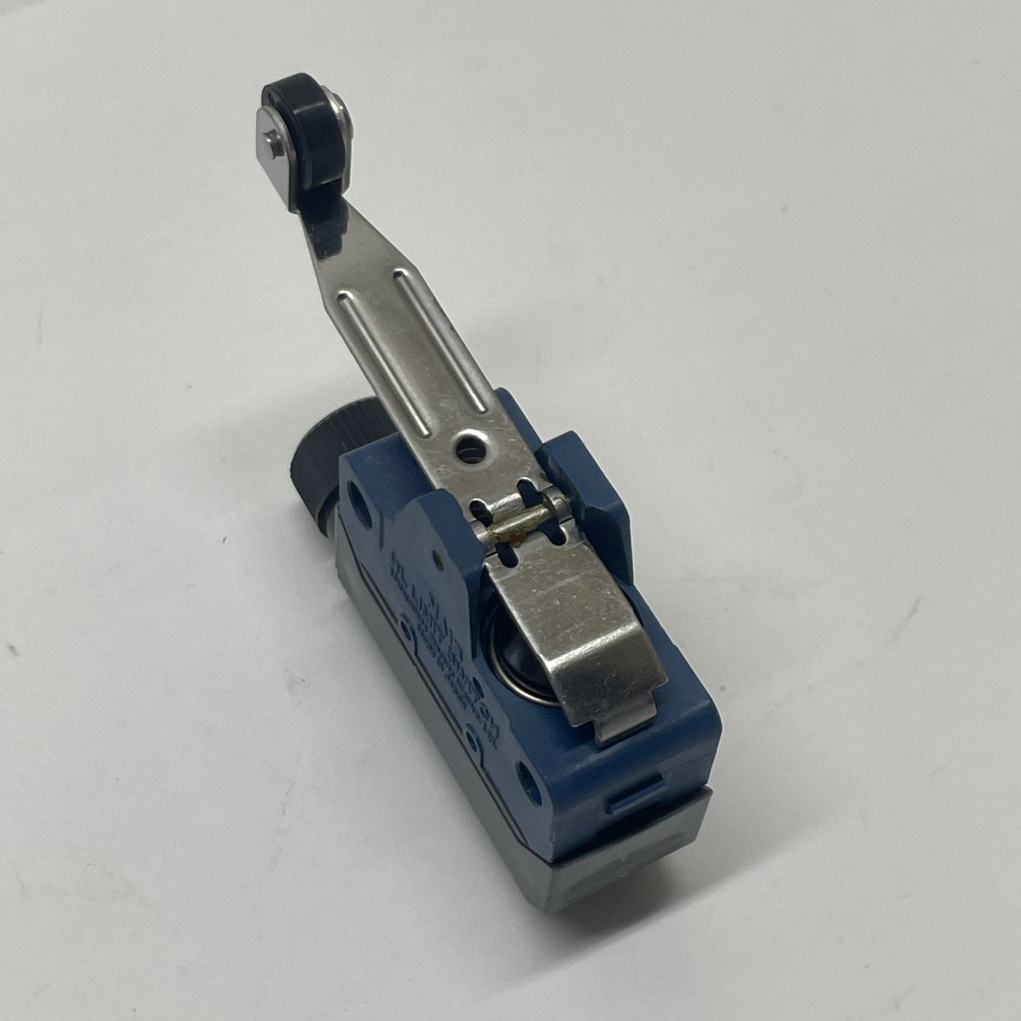 NAIS HL LIMIT SWITCH AZH1221 ROLLER LEVER LIMIT SWITCH  0.1A 30V DC