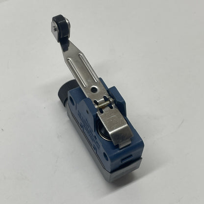 NAIS HL LIMIT SWITCH AZH1221 ROLLER LEVER LIMIT SWITCH  0.1A 30V DC