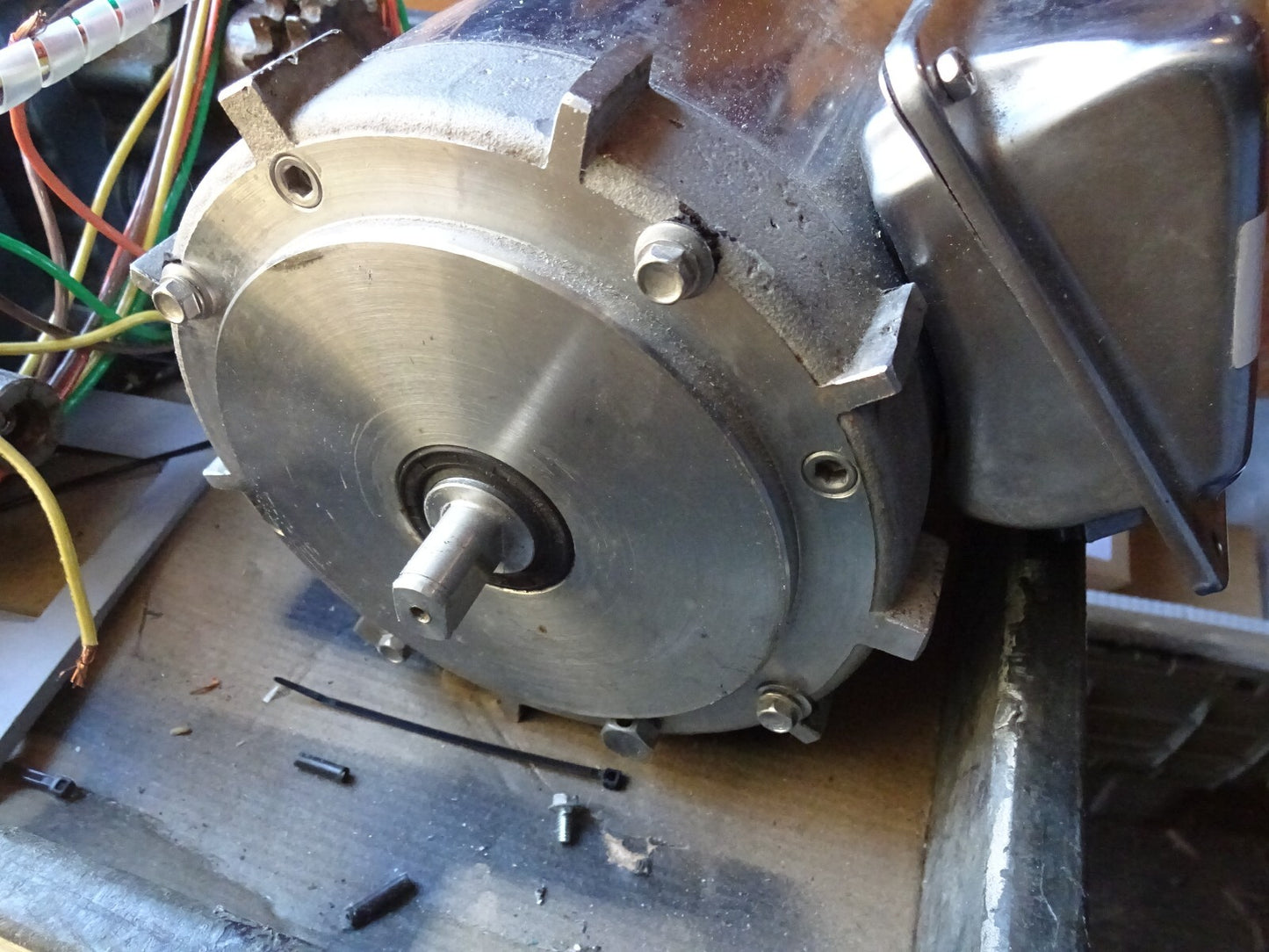 WASHGUARD C6T17FC177 / SERVO MOTOR 3PHASE 1/.75HP 460VAC 50/60HZ 1740RPM