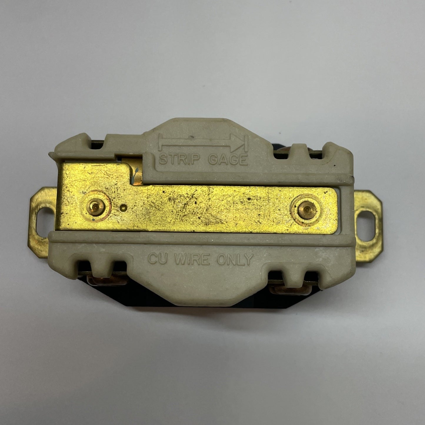 HUBBELL TWIST-LOCK RECEPTACLE 20A 250V 3 Pole 4 Wire