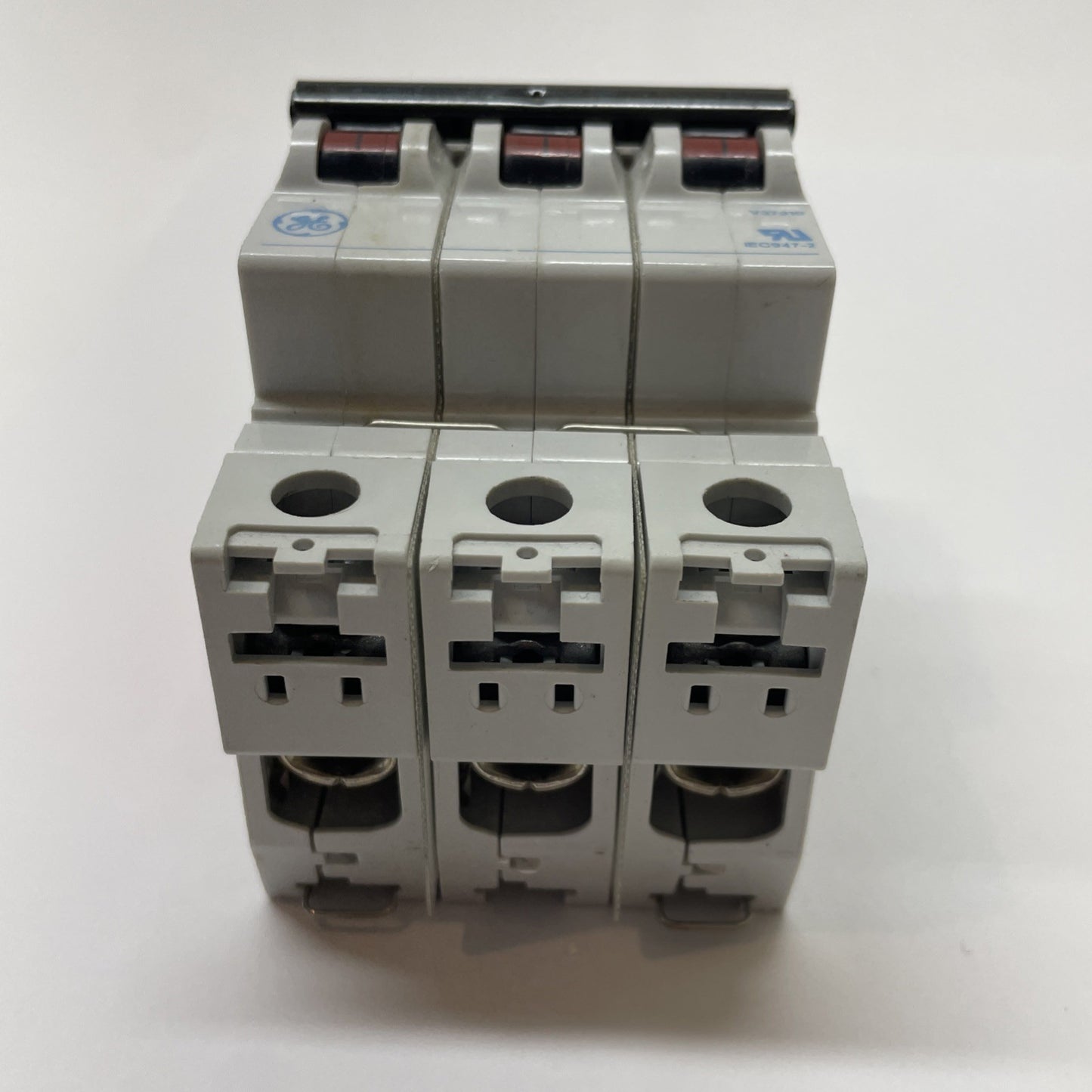GE V37310 Circuit Breaker 10A 277/480 V 3-Pole