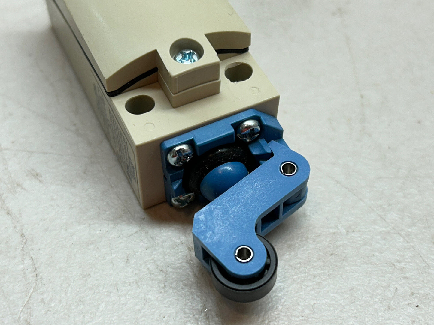 NAIS PANASONIC AZD1000 / DL MINI LIMIT SWITCH W/ ROLLER LEVER / NEW IN BOX