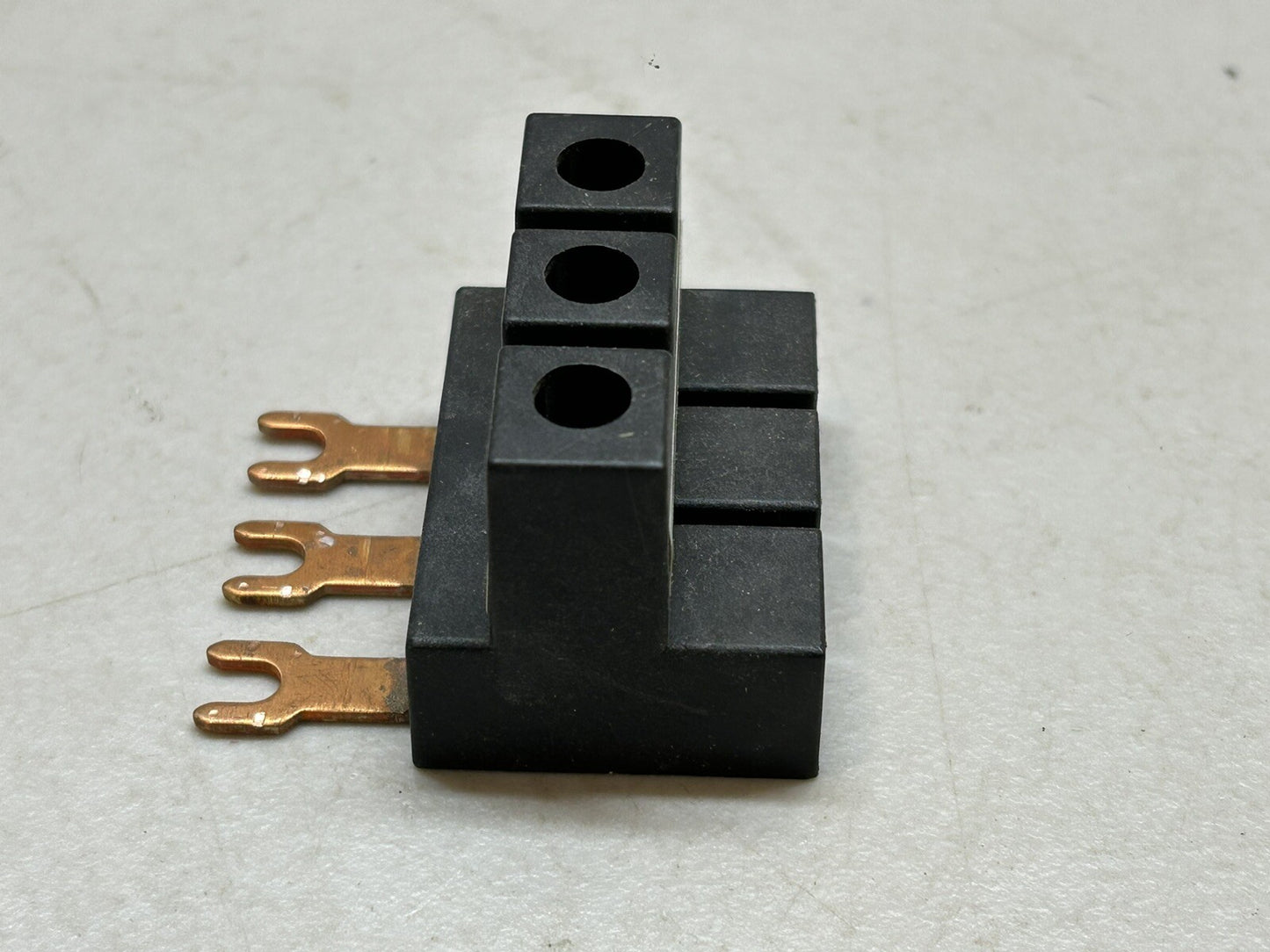 Sprecher & Schuh KT7-25-A3E Terminal Block 64 A 690 V Busbar Supply Block