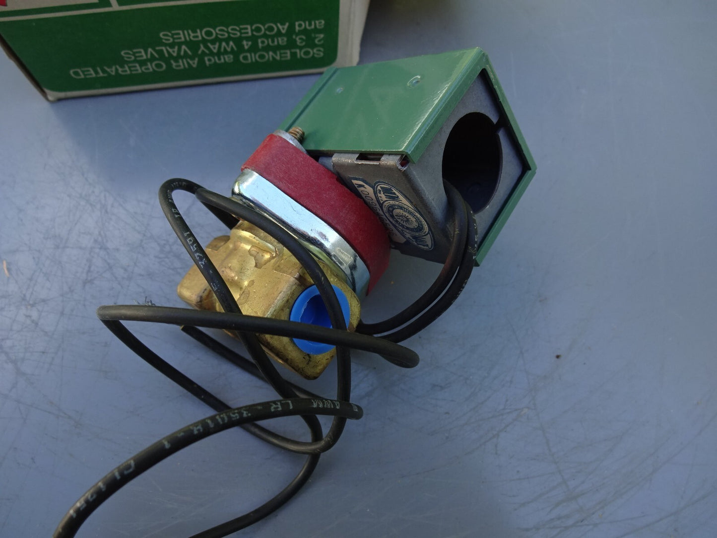 ASCO 8210A20 / 120/60 VOLTS SOLENOID VALVE  1/4" 2NC / NEW WITH BOX