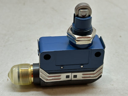 NAIS AZH2332 / HL LIMIT SWITCH 0.1A 30VDC / NEW