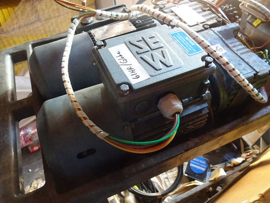 SEW EURODRIVE R27DT80K4BM61HR / DFT80K4BM61HR 3PH 230YY/460Y V 2.90/1.45A  .75HP