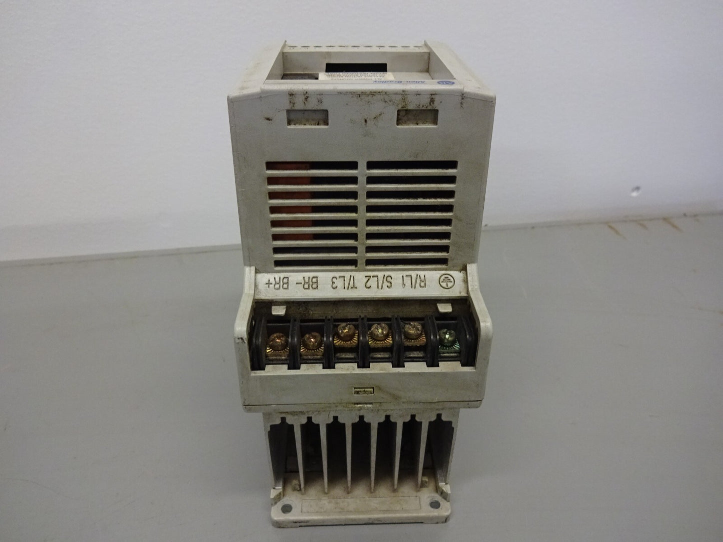 ALLEN BRADLEY 160-BA04NPS1 C SPEED CONTROL DRIVE 2HP / 2HP 1.5KW / PRESET SPEED