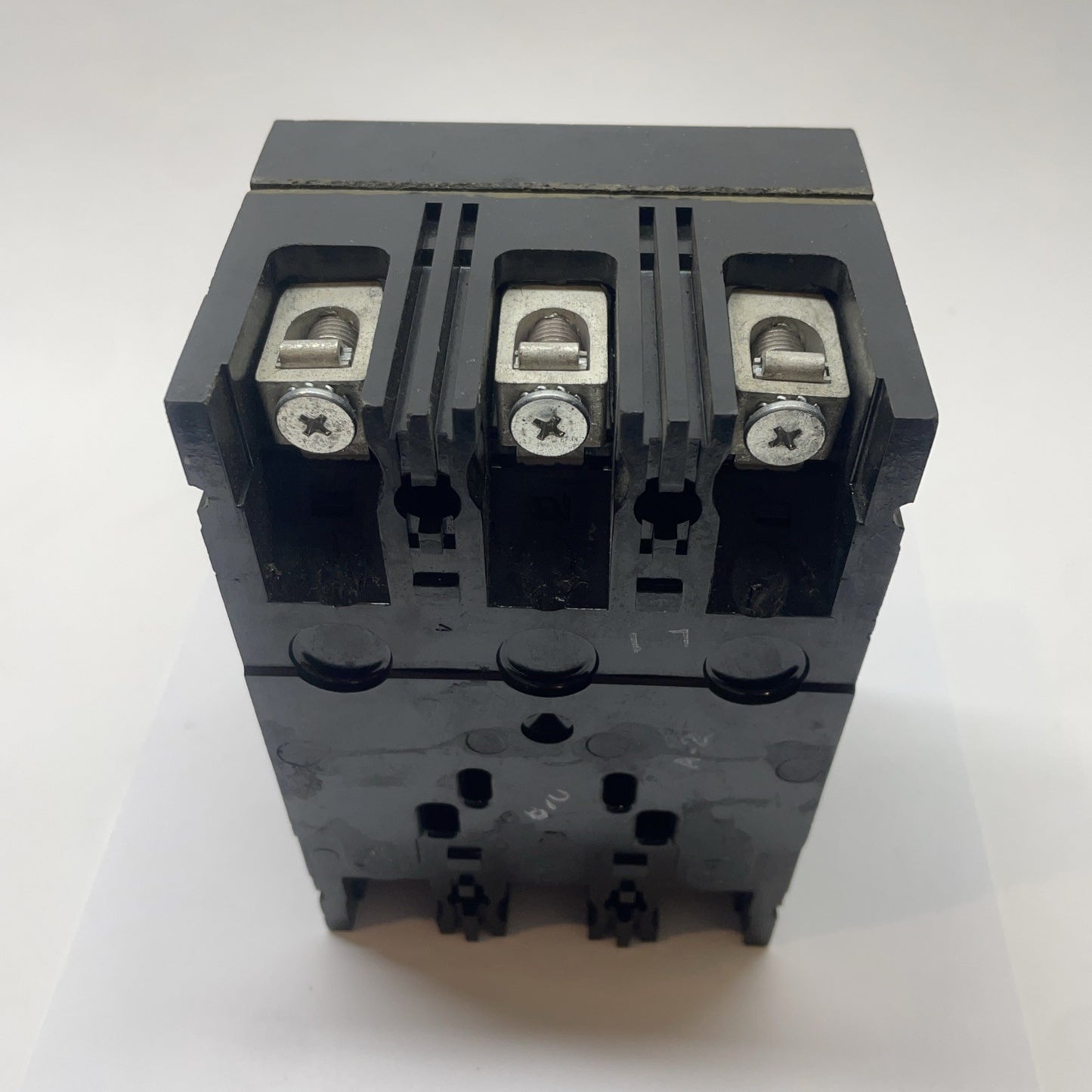General Electric TEB132090 3-POLE 90A 240V Molded Case Circuit Breaker