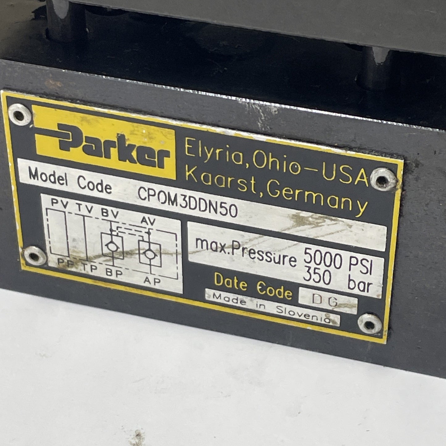 Parker D3W4CNYC1 Directional Control Valve + CP0M3DDN50 Check Valve