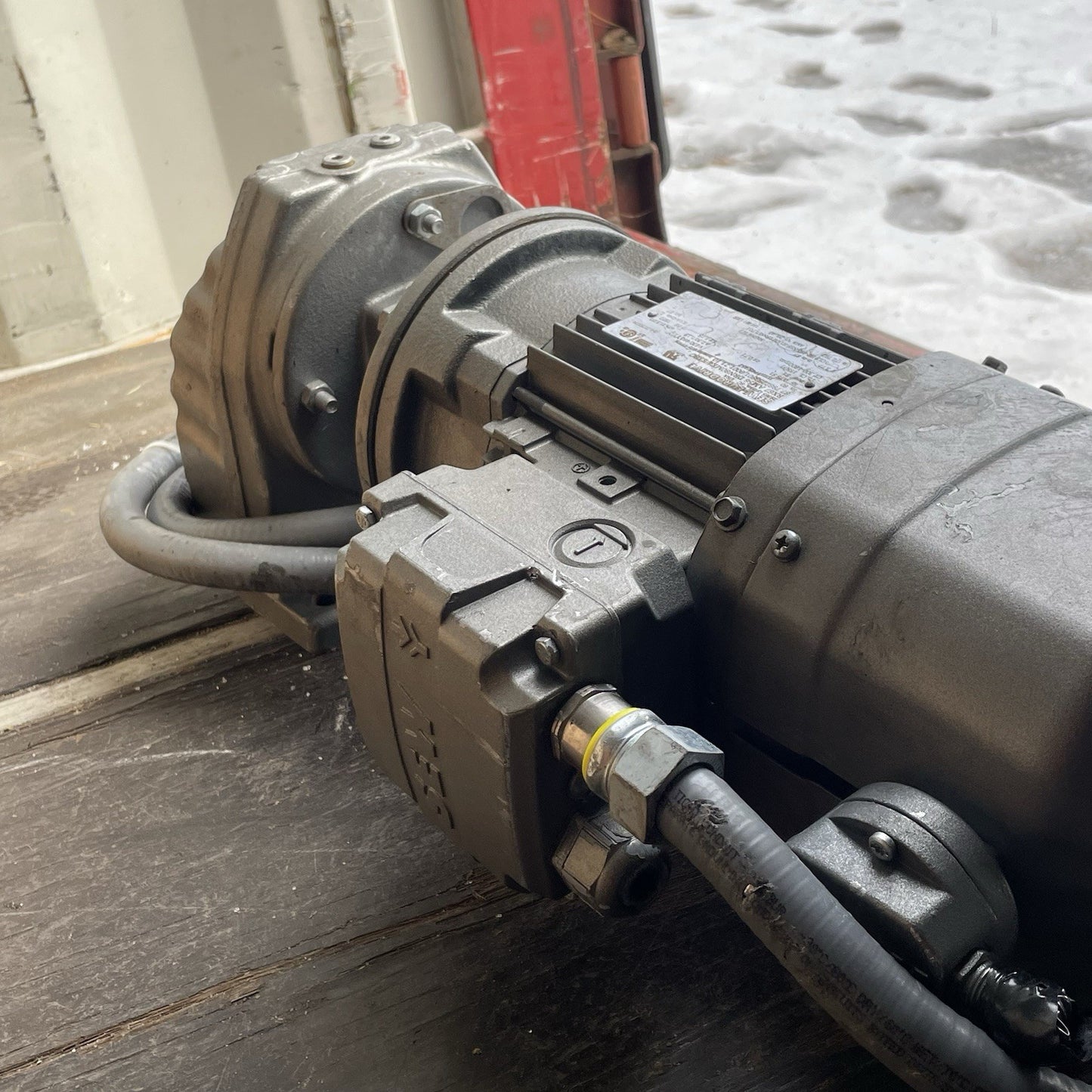 SEW-EURODRIVE RX67 AM56 DRN80MK4/EK8C AC Gearmotor w/  Incremental HTL Encoder