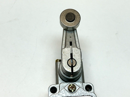 NAIS AZ51249 / LIMIT SWITCH 10A 6A 1/2HP 125VAC 250VAC / NEW NO BOX