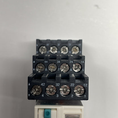 Schneider RXZE2S114M 250VAC 10A Relay Base w/ RXM4AB2BD Relay