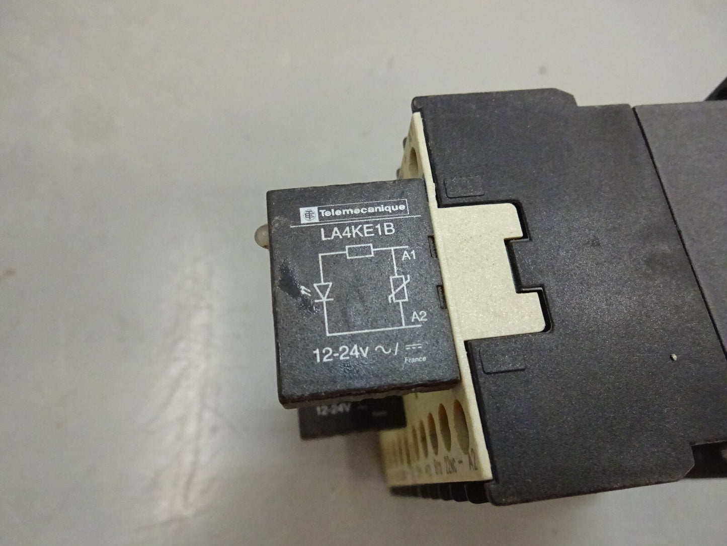 TELEMECANIQUE LP2K0601 CONTACTOR / WITH (2) LA4KE1B