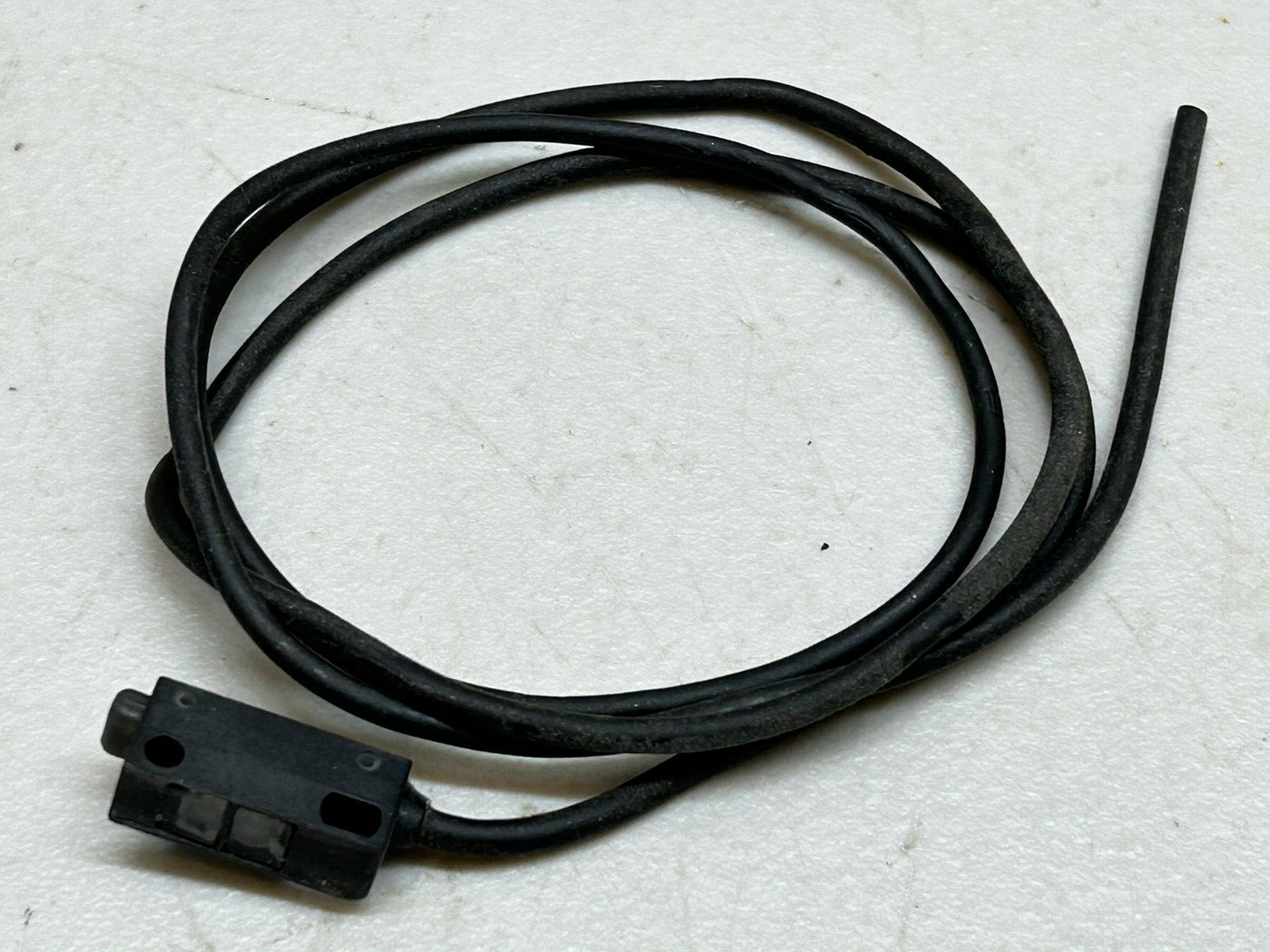 TAKEX UM-Z3S / EMBEDDED AMPLIFIER PHOTO SENSOR 12-24V