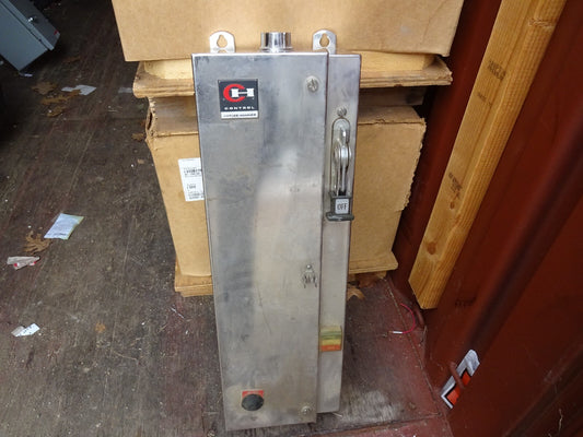 CUTLER HAMMER A-C MAGNETIC COMBINATION STARTER W/ MOTOR CIRCUIT SWITCH 4X ENCL