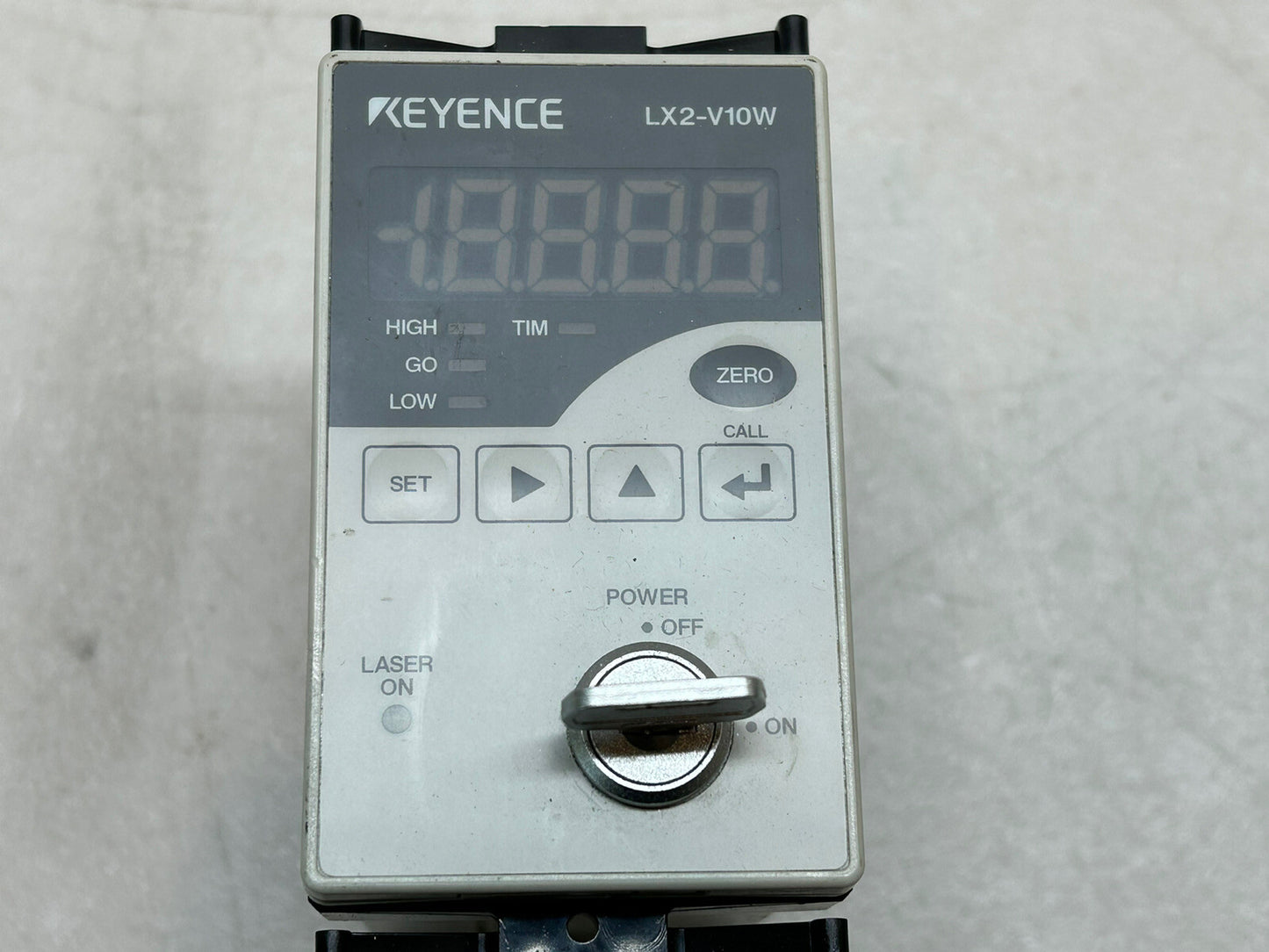 KEYENCE LX2-V10W / DIGITAL DISPLAY LASER THRUBEAM SENSOR LX2-V SERIES MICROMETER