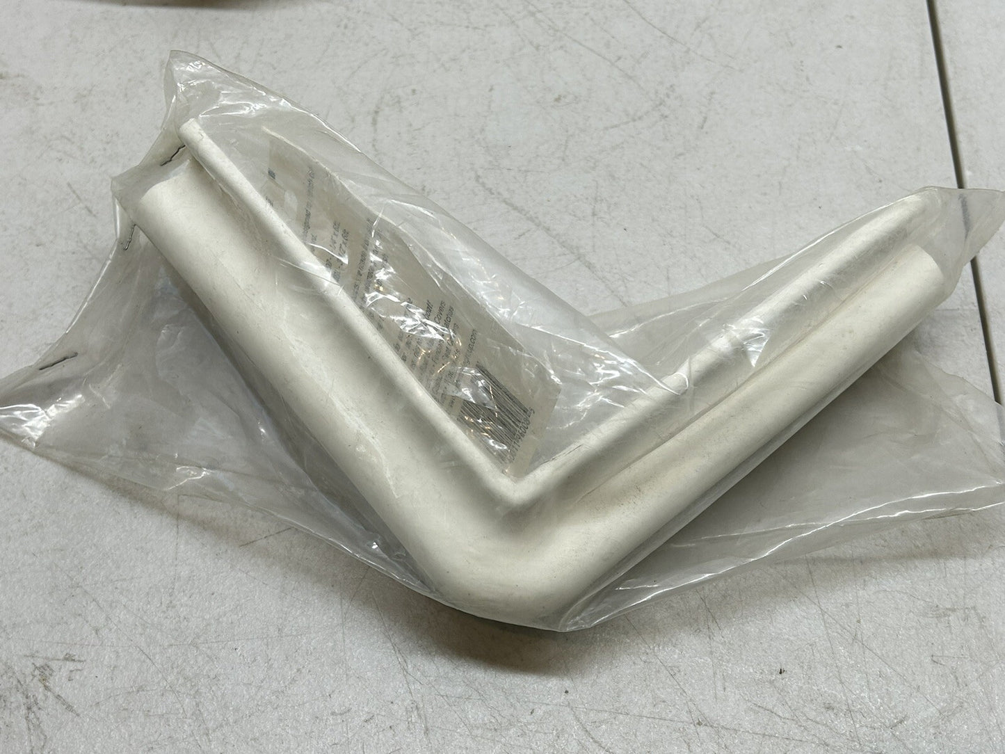 TAYLOR MADE 96008 CORNER GUARD 2-1/4" X 6" WHITE / NEW