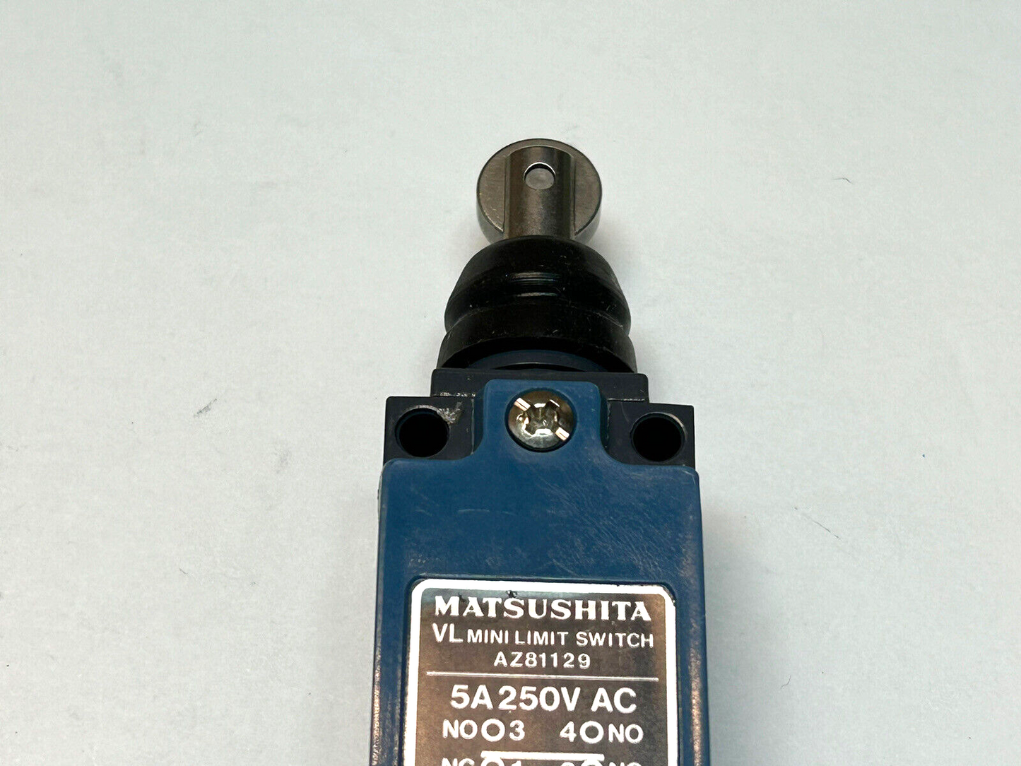 MATSUSHITA AZ81129 / VL MINI LIMIT SWITCH 5A 250VAC / NEW