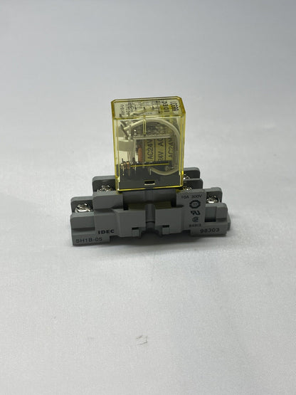IDEC Socket with 24V Relay  Lot of 4 SH1B-05