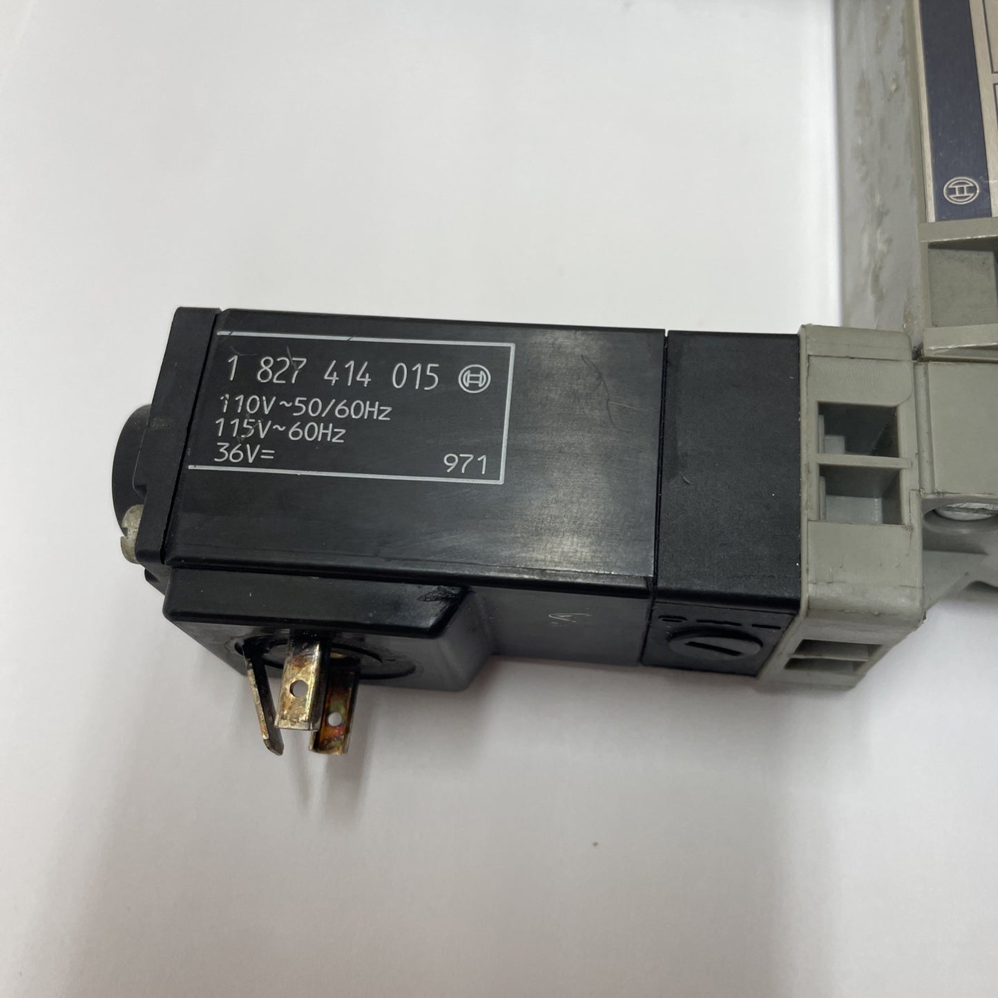 Bosch 0 820 016 601 Solenoid Distribution Valve  0820016601  – 115 V Coil