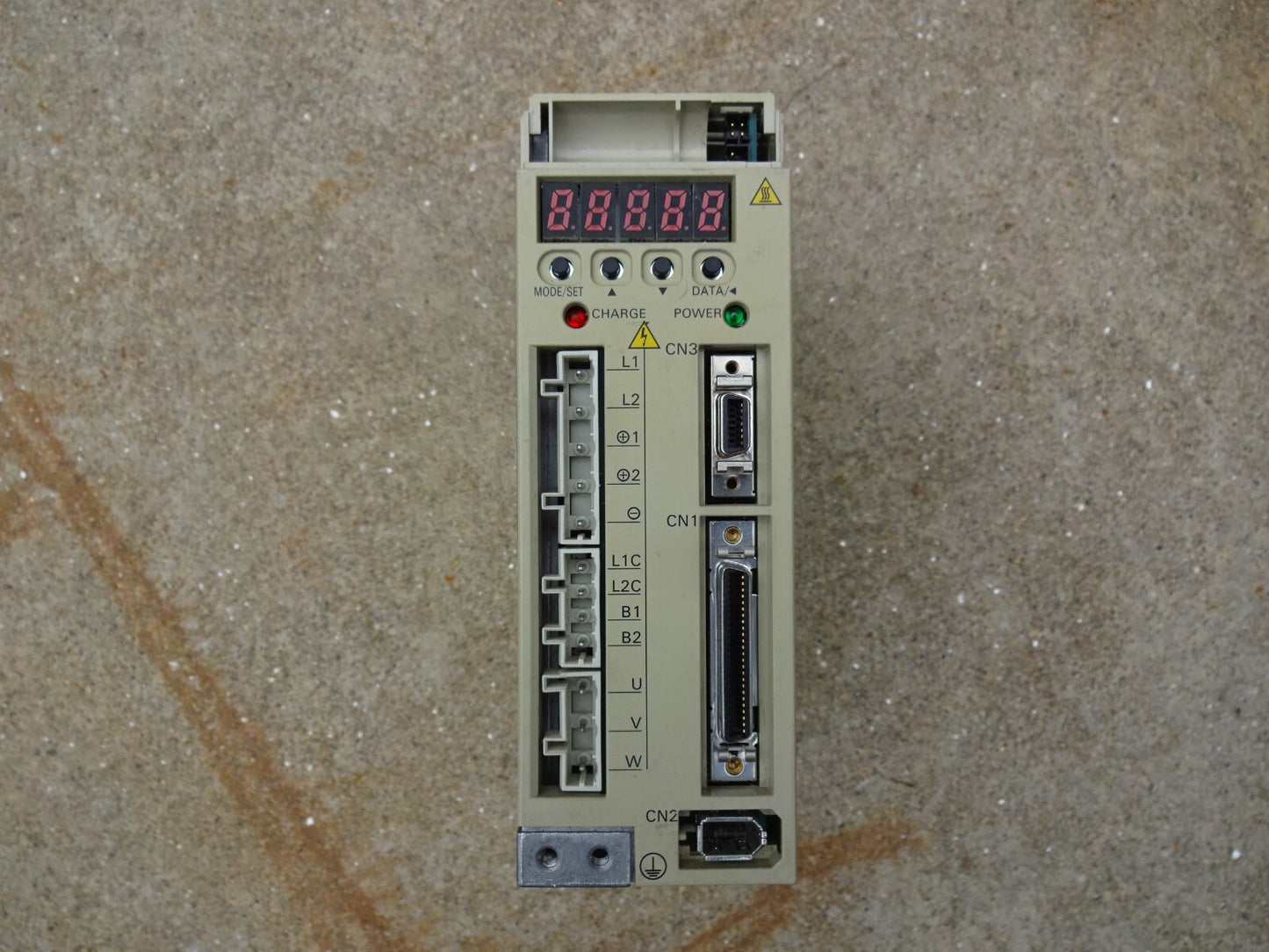 YASKAWA ELECTRIC/ SGDP-01APY100 / SERVO PACK SERVOPACK AC 200-230 IN 0-230 OUT