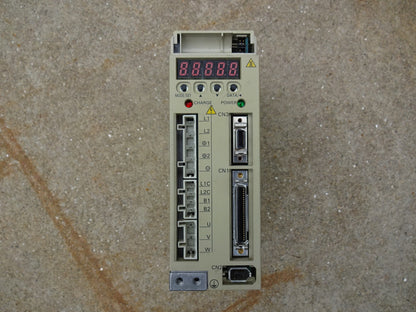 YASKAWA ELECTRIC/ SGDP-01APY100 / SERVO PACK SERVOPACK AC 200-230 IN 0-230 OUT