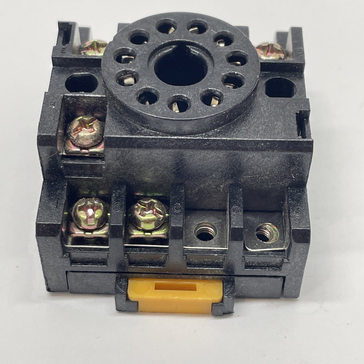 YOUNG ELECTRONICS NDS-11 RELAY 11 PIN SOCKET 10A 300V DIN RAIL MOUNT NDS11 CRDB