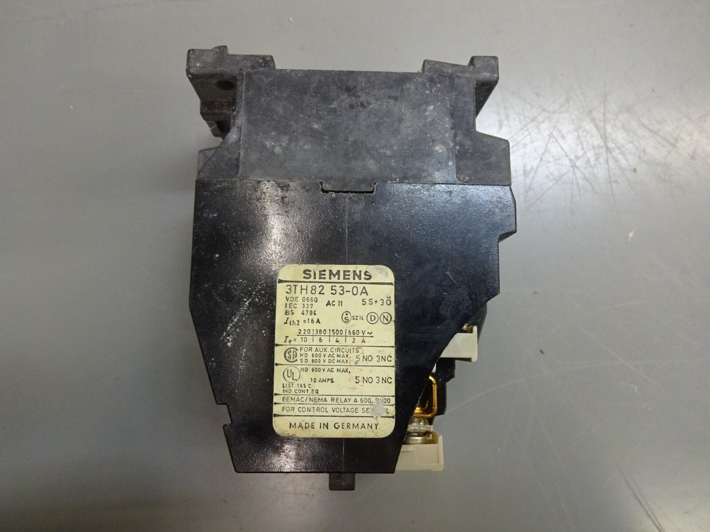 Siemens 3TH8253-0A 8-Pole Control Relay / Contactor (5 NO + 3 NC) 24/29V 50/60Hz