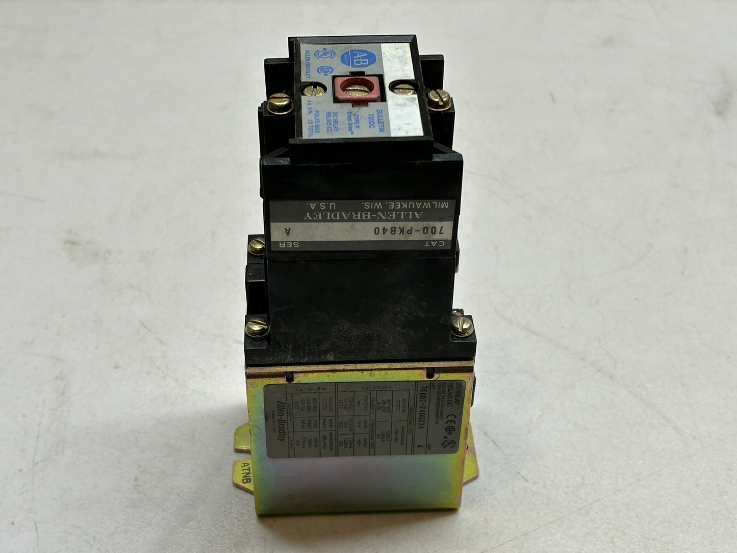 ALLEN BRADLEY 700-PKB40 AC RELAY / WITH 700DC-P400Z24 SERIES A