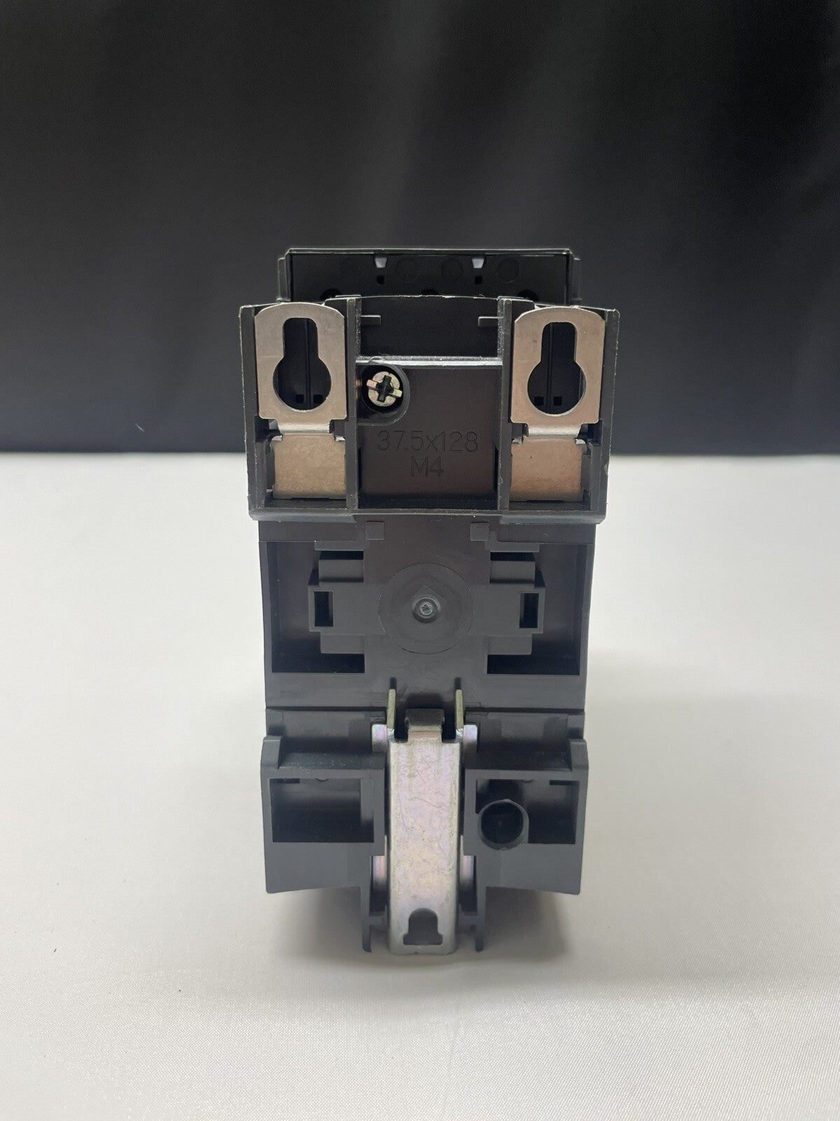 SCHNEIDER LC1D65A CONTACTOR 3 POLE 80A 690V 50/60HZ 24V COIL (LIGHTLY USED)