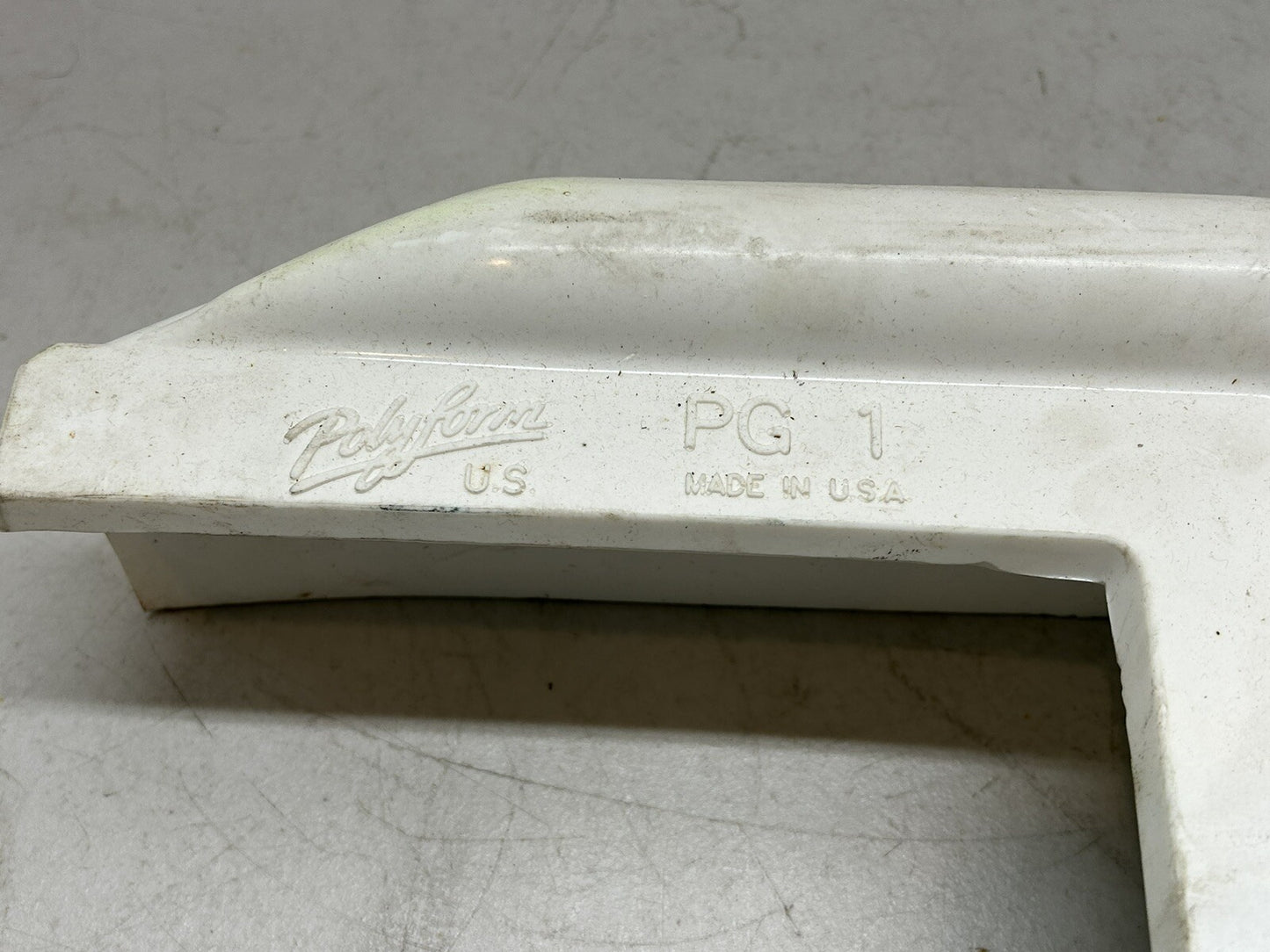 POLYFORM PG-1 POLYGUARD DOCK CORNER / 10" WHITE PVC