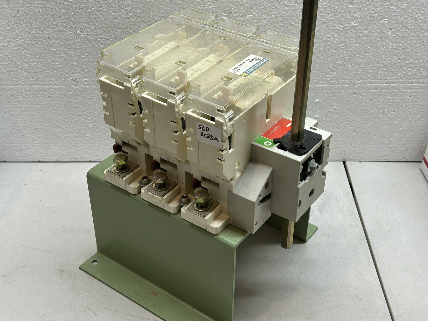 SOCOMEC IEC 947-3 / 23A 160A 500V-50HZ FUSERBLOC FUSE COMBO SWITCH UI 750V~ 15W