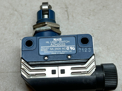 NAIS AZH2033 / HL LIMIT SWITCH 5A 250VAC CROSS ROLLER PLUNGER PANEL MOUNT / NEW