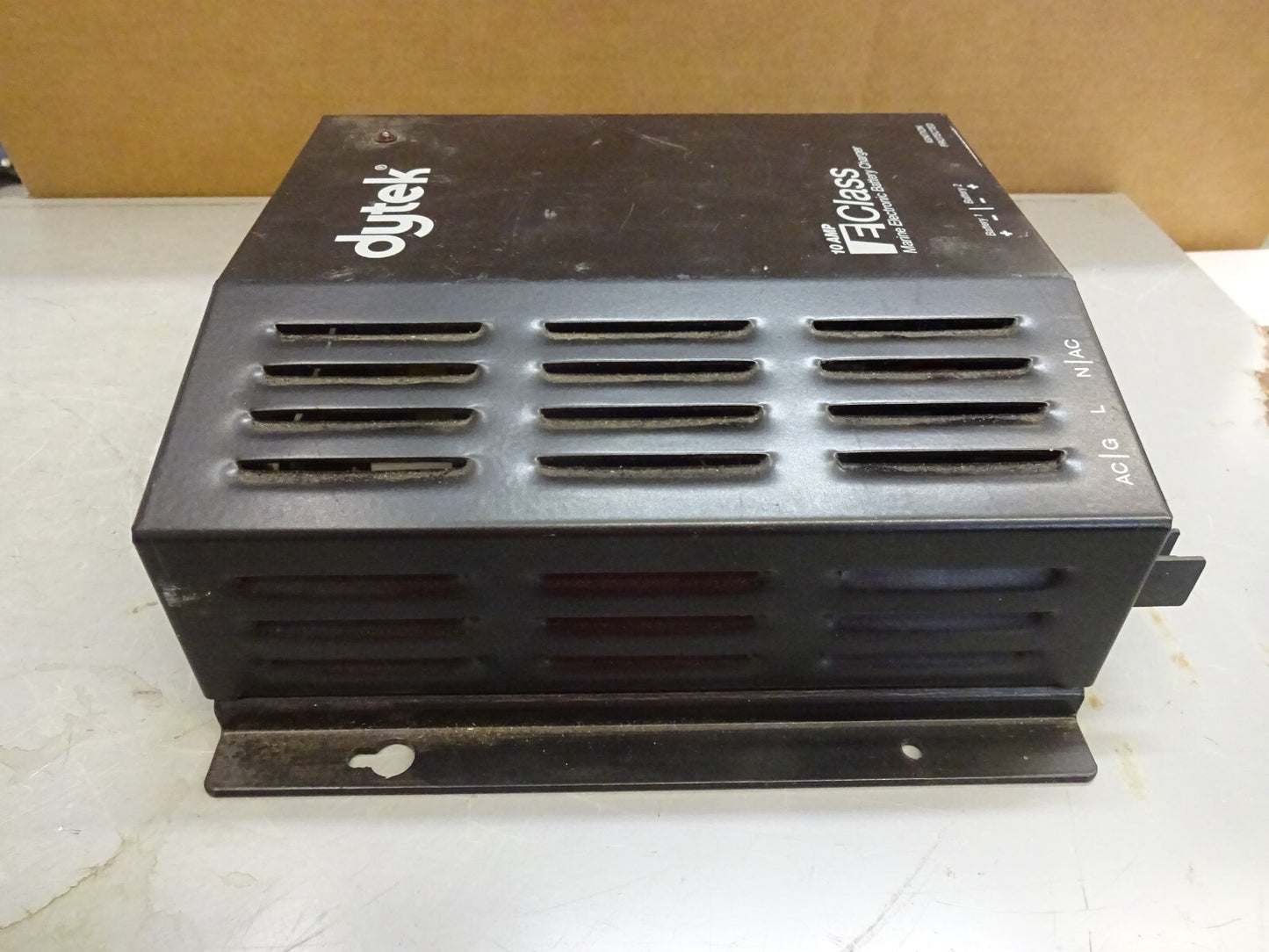 DYTEK E CLASS MARINE ELECTRONIC 10A AMP BATTERY CHARGER