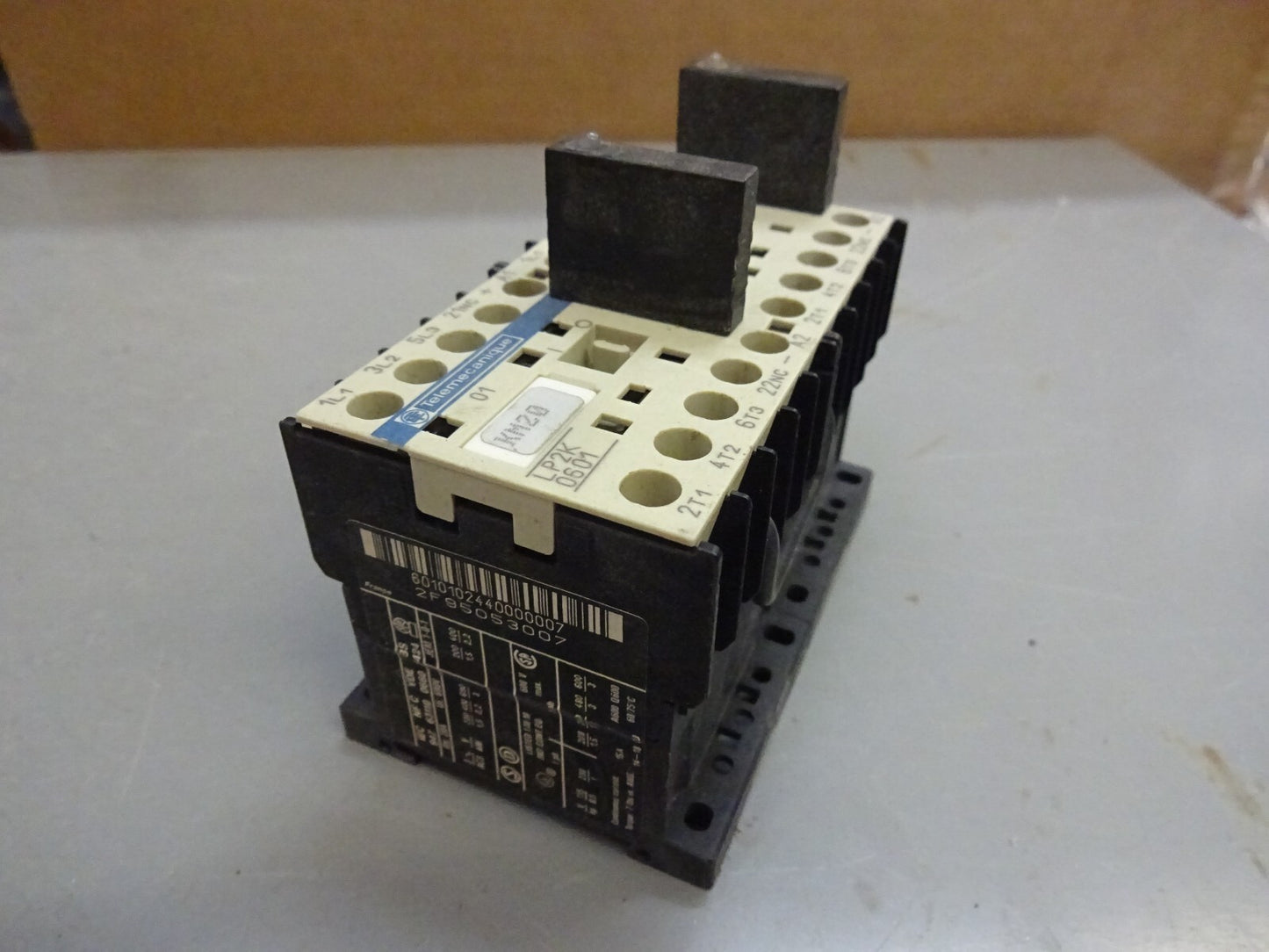 TELEMECANIQUE LP2K0601 CONTACTOR / WITH (2) LA4KE1B