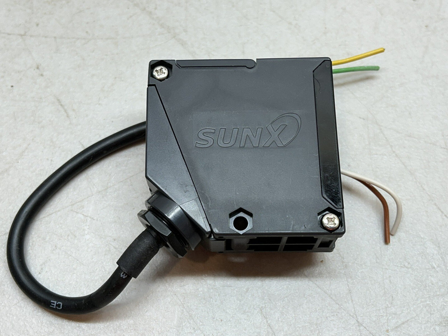 SUNX EQ-501 / PHOTOELECTRIC SENSOR 24-240AC 12-240DC / USED AS SAMPLE UNIT ONLY