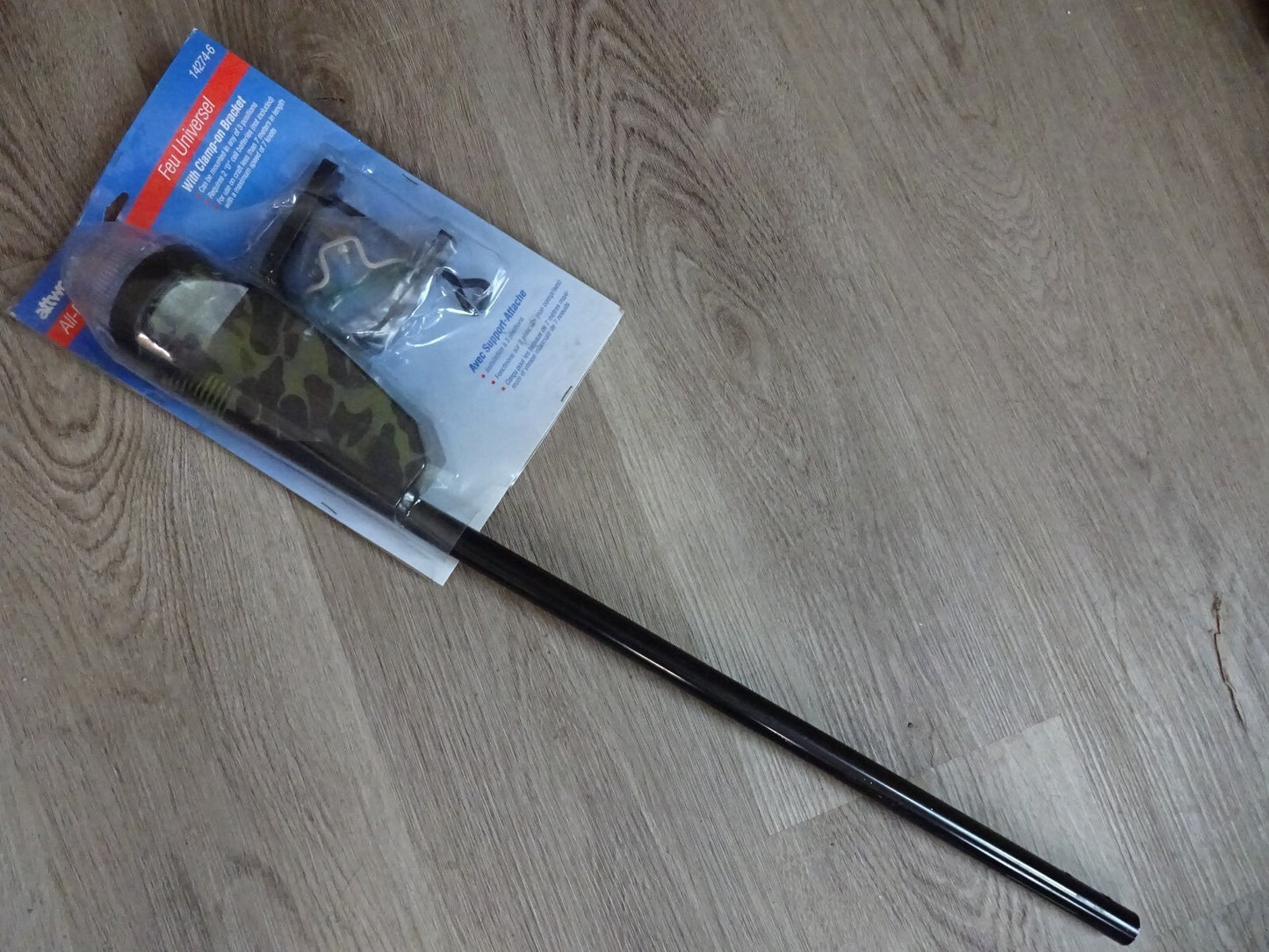 ATTWOOD 14274-6 / CAMO ALL-ROUND LIGHT 24" / 3 POSITION CLAMP ON BRACKET / NEW