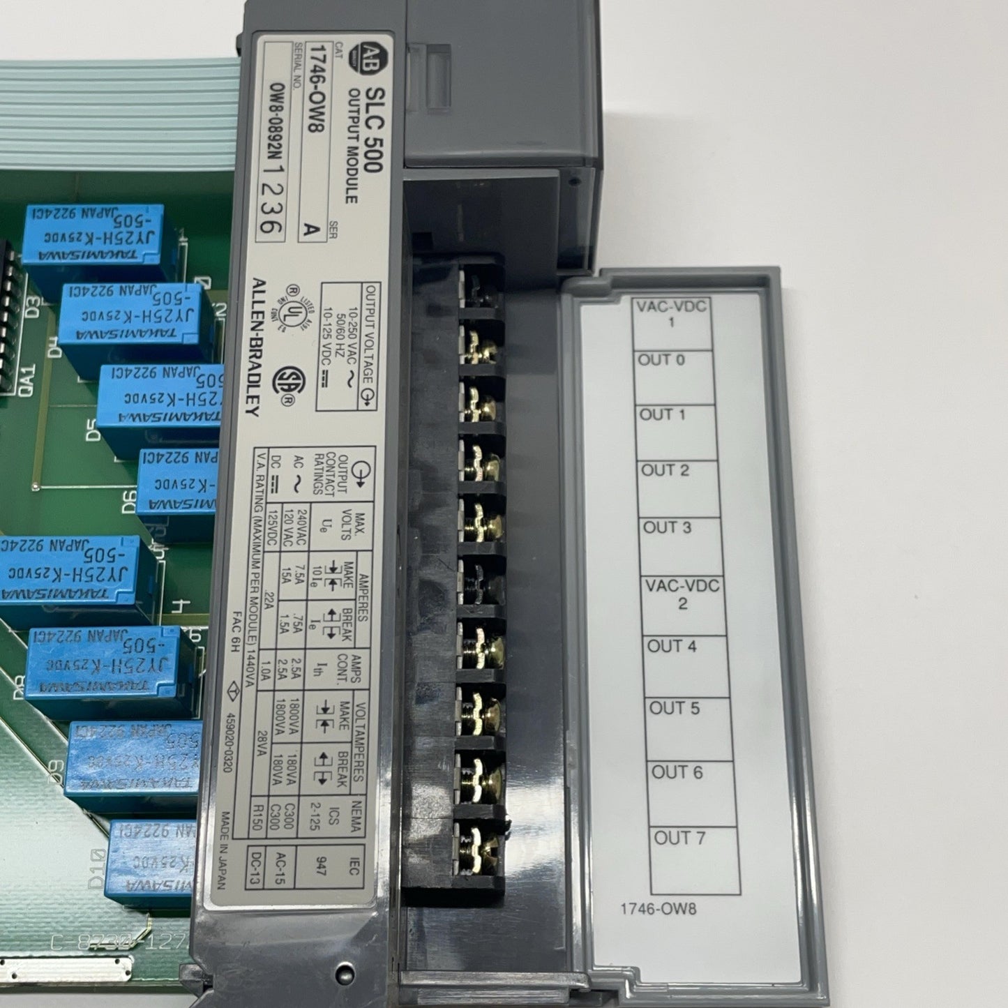 ALLEN-BRADLEY 1746-OW8 /A SER. A SLC 500 OUTPUT MODULE