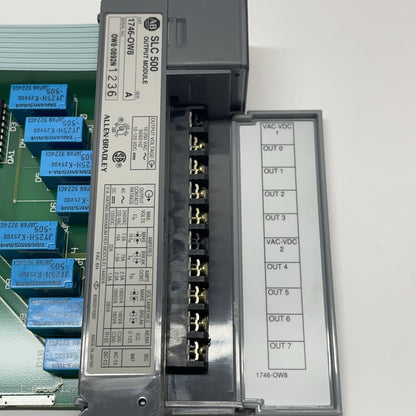 ALLEN-BRADLEY 1746-OW8 /A SER. A SLC 500 OUTPUT MODULE