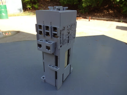 ALLEN BRADLEY 100-C30Z*00 CONTACTOR 30AMP / 3POLE / 600VAC / 24VDC / SER A OR B