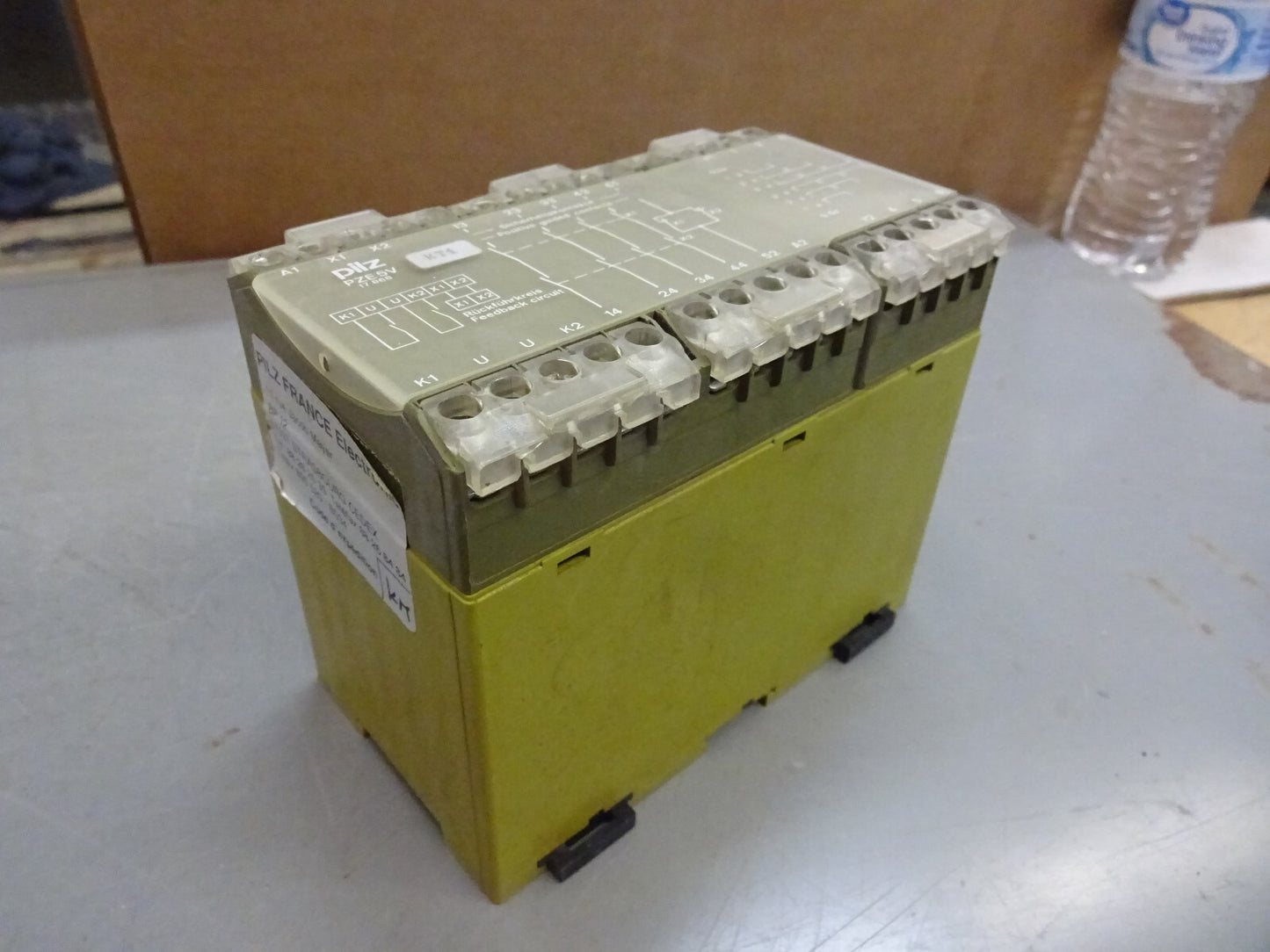 PILZ 17868 / 474965 / PZE5V SAFETY RELAY / 24VDC