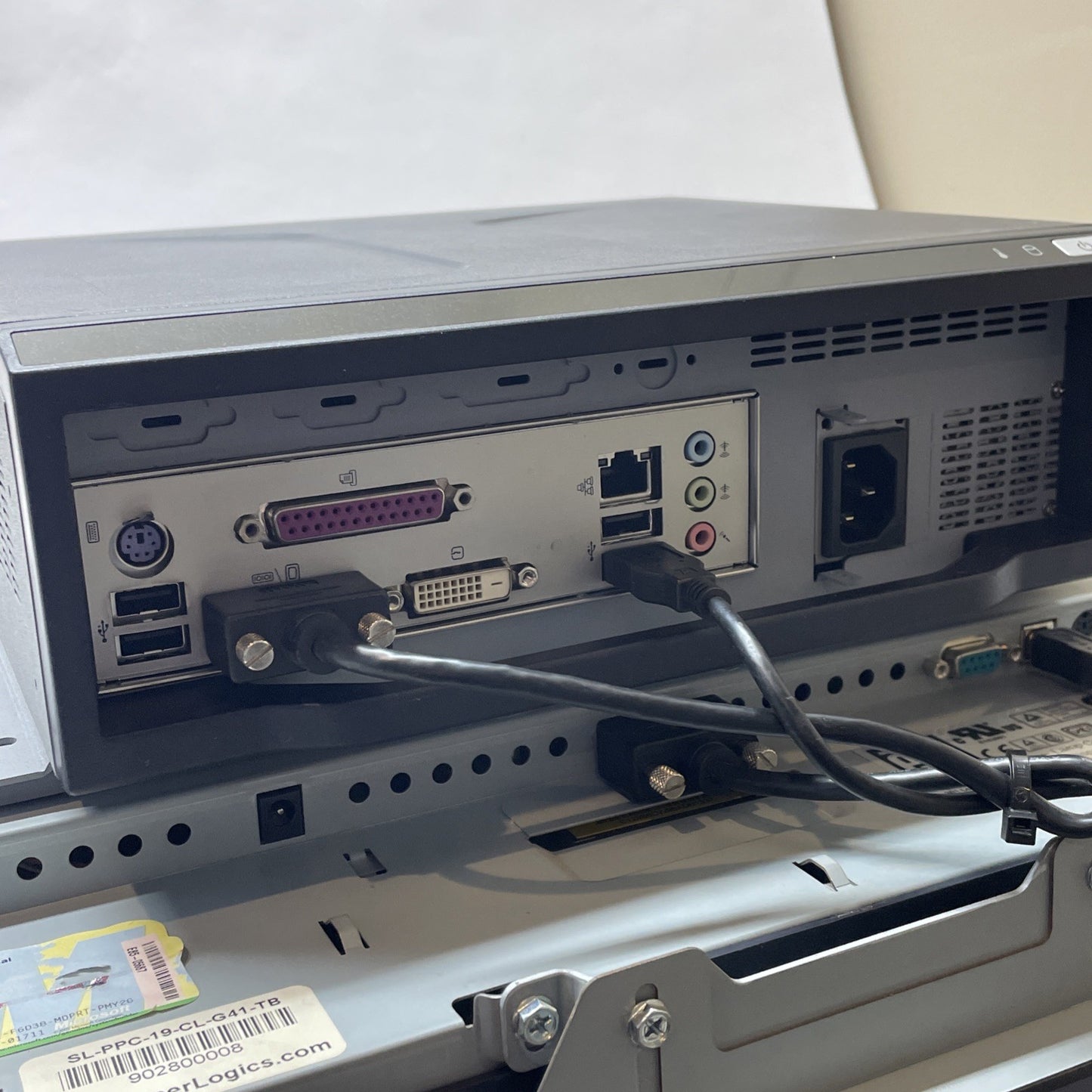 ELO ET1939L-7CWA-1-G (19")  w/ Intel DG41MJ / Intel CPU E7400 CORE 2 DUO 2.80GHZ