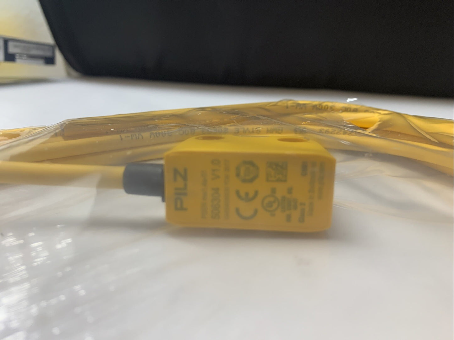 NEW PILZ MAGNETIC SAFETY SWITCH PSEN ma1.4-03mm  5 m cable